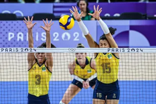 Imagem ilustrativa da imagem Vôlei feminino estreia com vitória tranquila em Paris