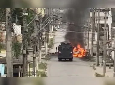 Ação é feita por policiais militares do 7º BPM e pela equipe de demolição da PMERJ