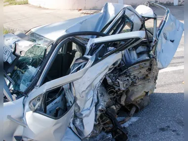 Imagem ilustrativa da imagem Morre motorista atingido em grave acidente em túnel de Niterói