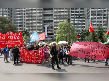 Imagem ilustrativa da imagem Polícia chega à Uerj para retirar estudantes; clima é tenso