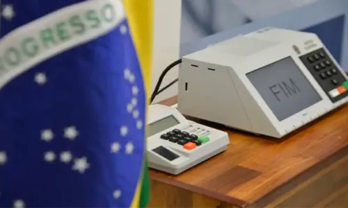 Ação foi desencadeada após 'robô' detectar condenações da candidata