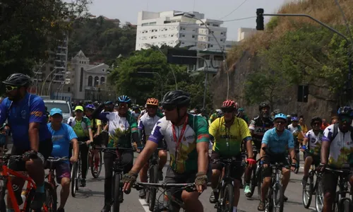 Grupo de ciclistas se reuniu na Praça da República, no Centro de Niterói