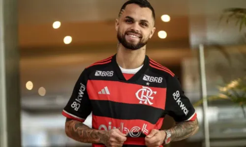 Michael retorna após passagem pelo futebol árabe