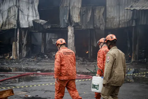 O incêndio mobilizou equipes de vários quartéis