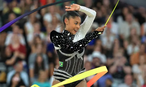 Bárbara Domingos, ginasta brasileira, no classificatório da ginástica rítmica nas Olimpíadas de Paris