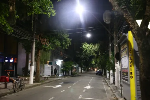 Ruas paralelas à Praia de Icaraí recebem nova iluminação