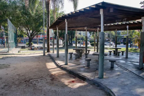 Praça Sete virou cenário de guerra na noite de domingo (18)