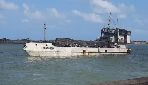 Navio saiu de Recife no sábado (14)