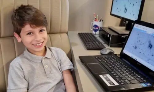 Arthur tem apenas 7 anos e participa de um programa de brasileiros com habilidades excepcionais e superdotação intelectual