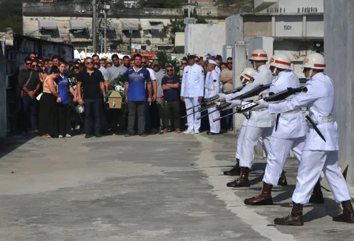 Enterro de Luiz Felipe Cemitério do Maruí teve honras militares