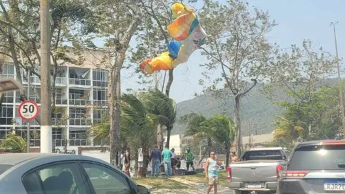 O Corpo de Bombeiros foi acionado por volta das 12h35