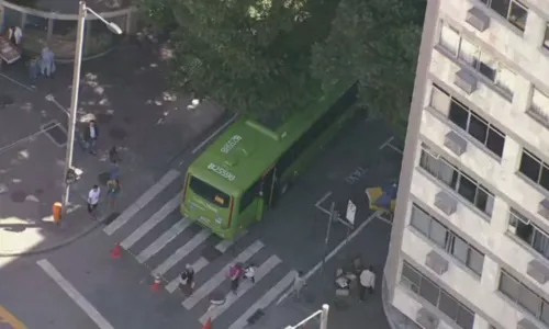 Idoso foi atropelado por ônibus na rua José Higino, na esquina com a rua Conde de Bonfim, na Tijuca