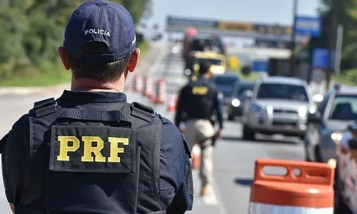 Equipe da PRF está no local prestando socorro à vítima