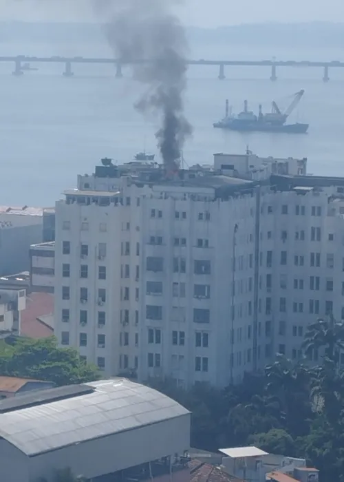 De acordo com informações preliminares, o incêndio teve início na casa de máquinas