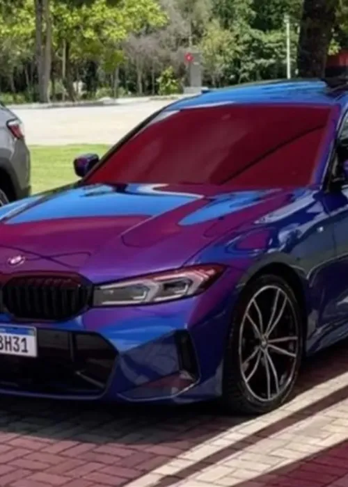 O veículo, modelo BMW, foi levado enquanto o jogador estava em campo