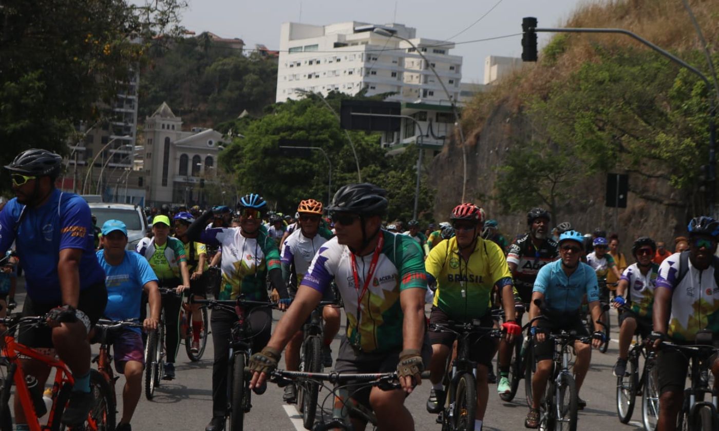 Dia Mundial Sem Carro: Niterói é tomada por milhares de ciclistas