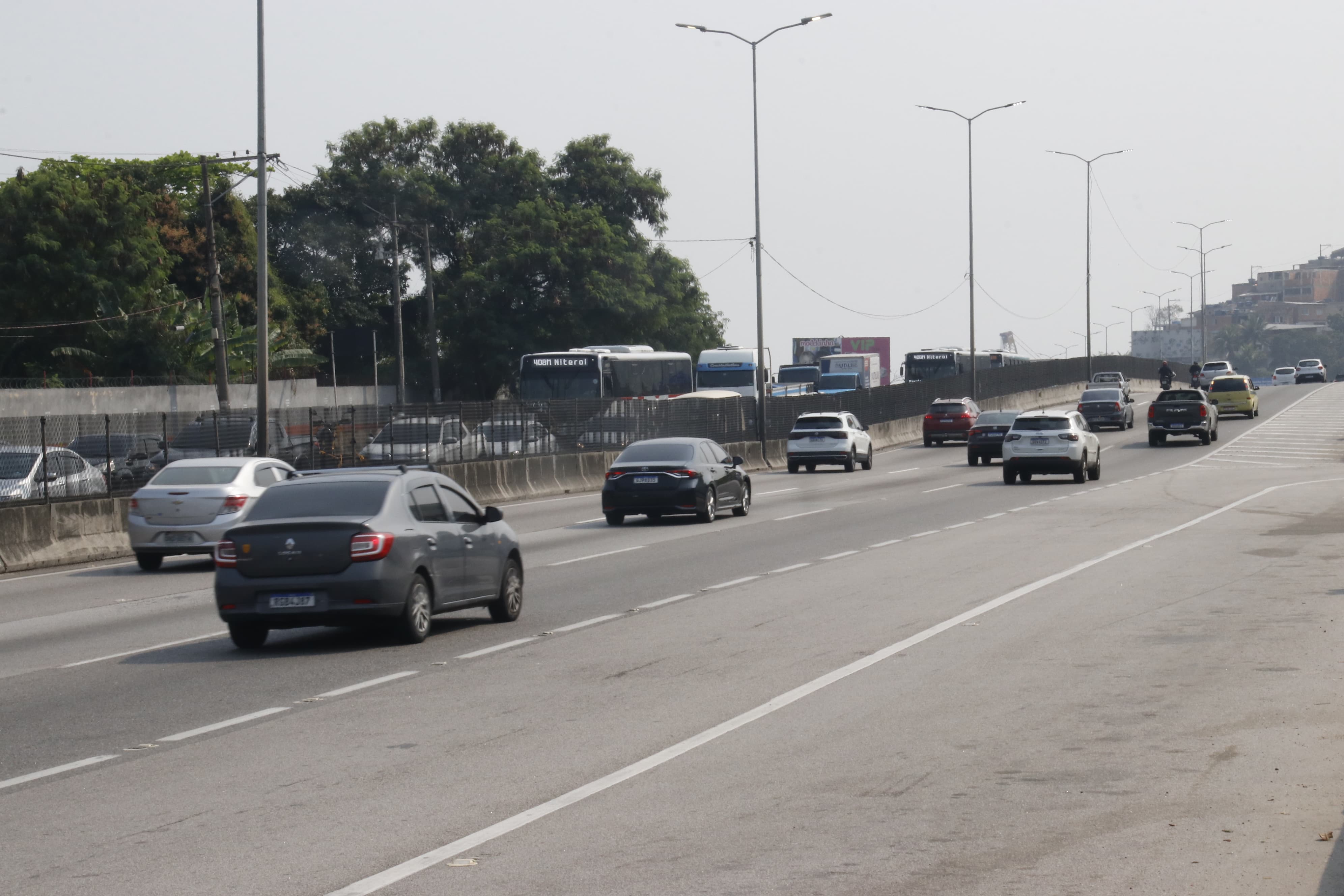 Motociclista morto na BR-101, em Niterói, era adolescente