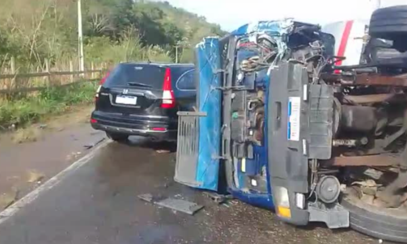 Motorista morre após batida na RJ-106, em Maricá; vídeo