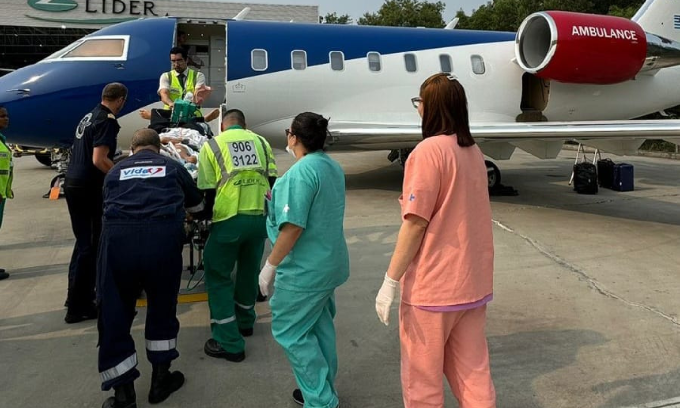 Turista que se acidentou em passeio de barco deixa hospital