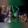 Imagem ilustrativa da imagem Desconhecida paga parque para crianças e viraliza nas redes; vídeo