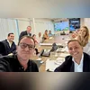 Isabel Swan entrega dossiê para Marcelo Freixo