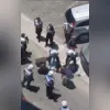 Imagem ilustrativa da imagem Policial atira na namorada e é morto por colegas em delegacia