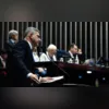 Pista continua interditada na manhã deste sábado (21), de acordo com a PRF