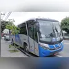 O tiro disparado pelo ladrão deixou marca no teto do frescão