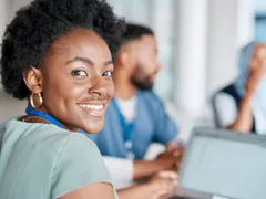 Mais de 190 vagas gratuitas em curso de línguas no Rio, SG e Niterói