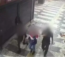 Covardia! Vídeo chocante de adolescente sendo esfaqueado em Niterói