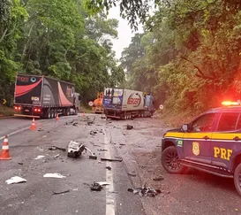 Motorista preso às ferragens na Serra das Araras; trânsito fechado