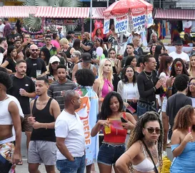 Multidão marcha contra o preconceito em Maricá