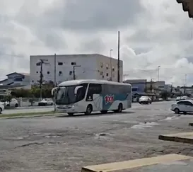 Pânico no ônibus da 1001: passageiros são rendidos por bandidos