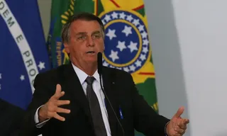 Imagem ilustrativa da imagem Bolsonaro critica inquérito da PF sobre golpe: 'Historinha'