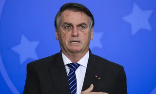 Imagem ilustrativa da imagem Bolsonaro se pronuncia sobre morte em explosão no STF