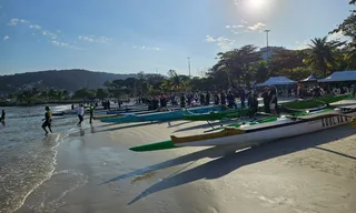 Imagem ilustrativa da imagem Campeonato de Canoa Havaiana agita praia de Niterói