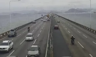 Imagem ilustrativa da imagem Batida entre carro e moto deixa duas pessoas feridas na Ponte