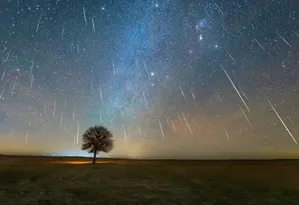 Imagem ilustrativa da imagem Chuva de meteoros poderá ser vista neste sábado (14); saiba o que fazer