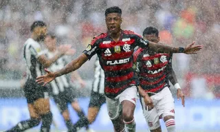 Imagem ilustrativa da imagem Com brilho de Bruno Henrique, Flamengo conquista a Supercopa