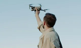 Imagem ilustrativa da imagem De graça! Novas vagas em Niterói para cursos de drone e muito mais