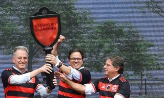 Imagem ilustrativa da imagem Flamengo recebe a chave e finca bandeira no terreno do Gasômetro