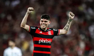 Imagem ilustrativa da imagem Flamengo vence o Bahia pelo Brasileirão e fica no G-4