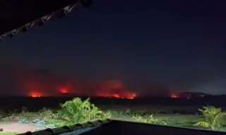 Imagem ilustrativa da imagem Incêndio atinge área de vegetação em Itaipuaçu, Maricá