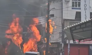 Imagem ilustrativa da imagem Incêndio de grandes proporções atinge residência na Rocinha