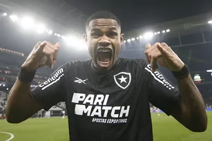 Imagem ilustrativa da imagem Júnior Santos se recupera de lesão e volta a jogar pelo Botafogo