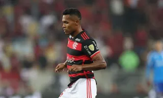 Imagem ilustrativa da imagem Lesionado, Alex Sandro desfalca o Flamengo contra o Bahia