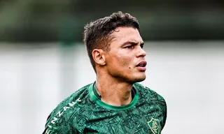 Imagem ilustrativa da imagem Lesionado, Thiago Silva é desfalque do Flu contra o Athlético-PR