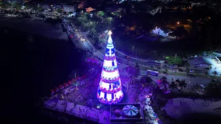 Imagem ilustrativa da imagem Niterói inaugura decoração de Natal; árvore tem 50 metros