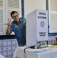 Imagem ilustrativa da imagem Paes fala de Saúde e Educação na hora do voto no Rio