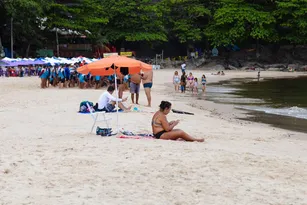 Imagem ilustrativa da imagem Regras nas praias: nem todos cumprem decreto em Niterói